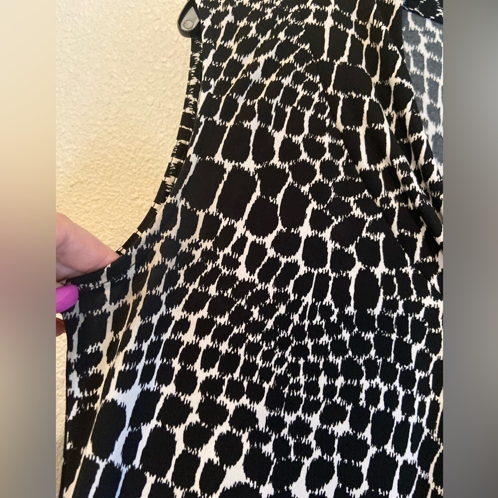 Dana Buchman~Gator Skin Print Top~Gathered Oval Neckline~Sleeveless~Size M - Picture 5 of 12